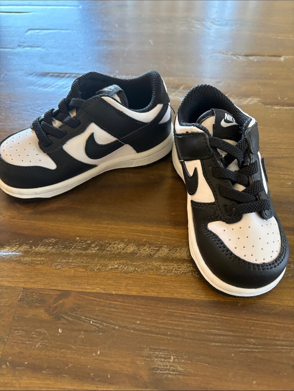 Nike Kids Black and White Dunks Low Top Swoosh Sneakers size 6C